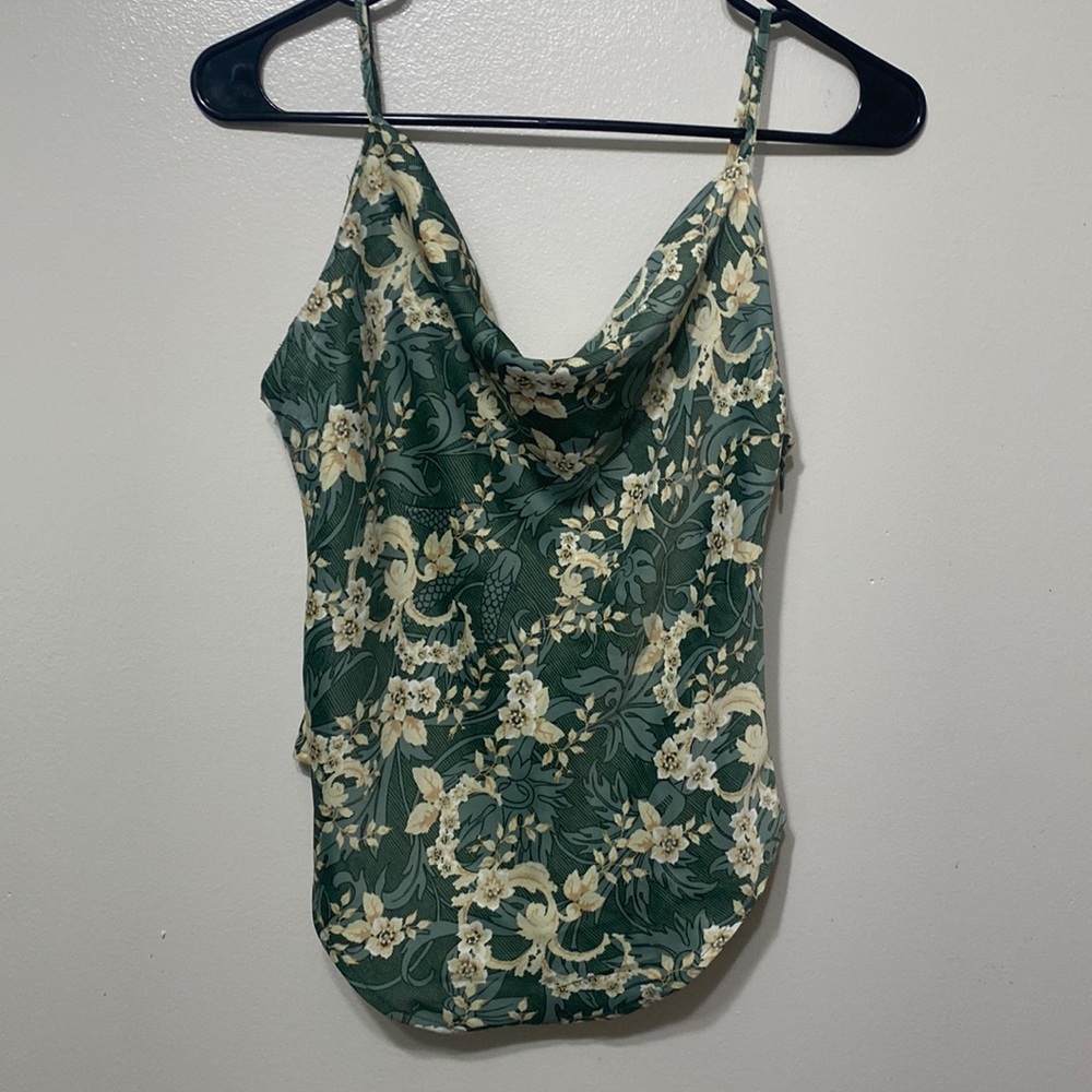 Green floral top